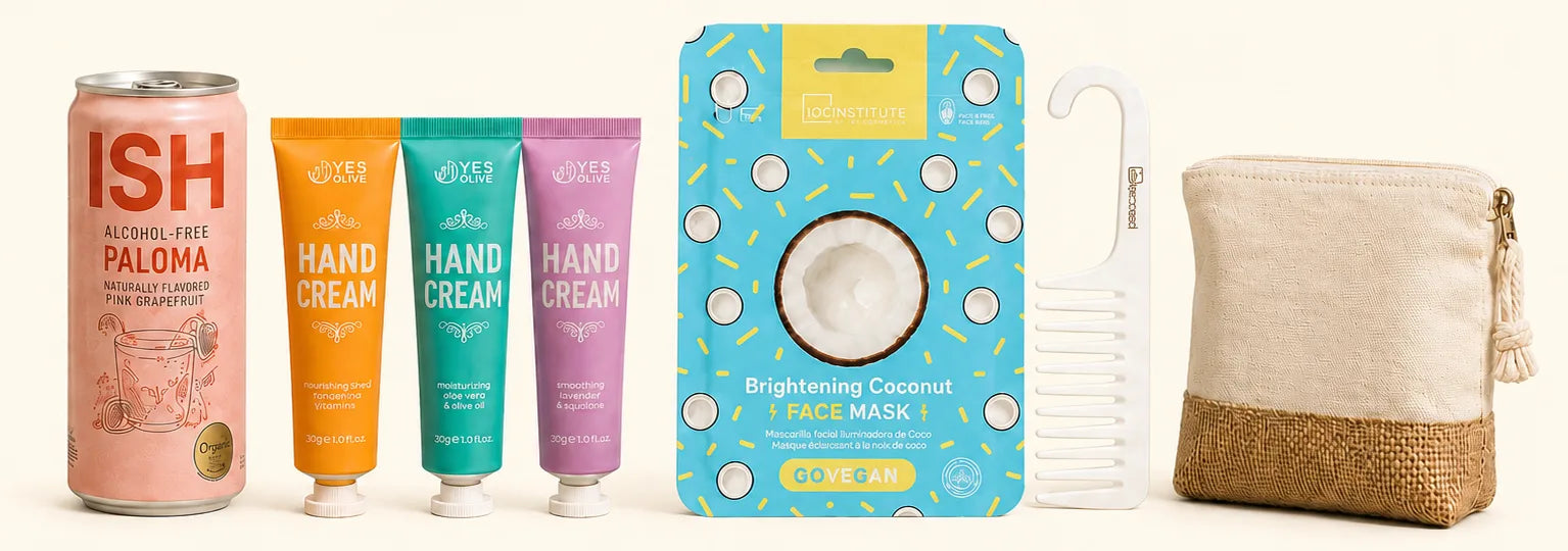 La selezione estiva Bookted: libro, bevanda, creme mani, maschera viso, pettine e borsetta in cotone