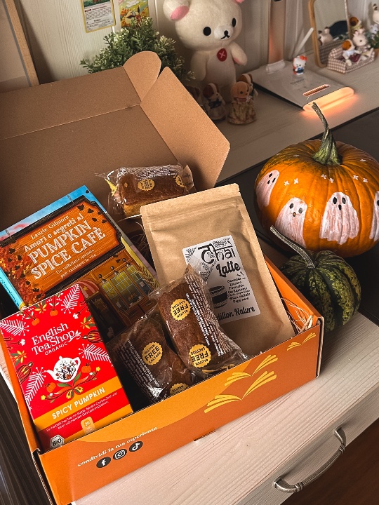 La box «Amori e segreti al Pumpkin Spice Cafè» nel Salotto di @paginebiscottate