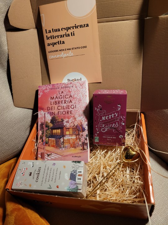 La box «magica libreria dei ciliegi in fiore (la)» nel Salotto di @marialaura